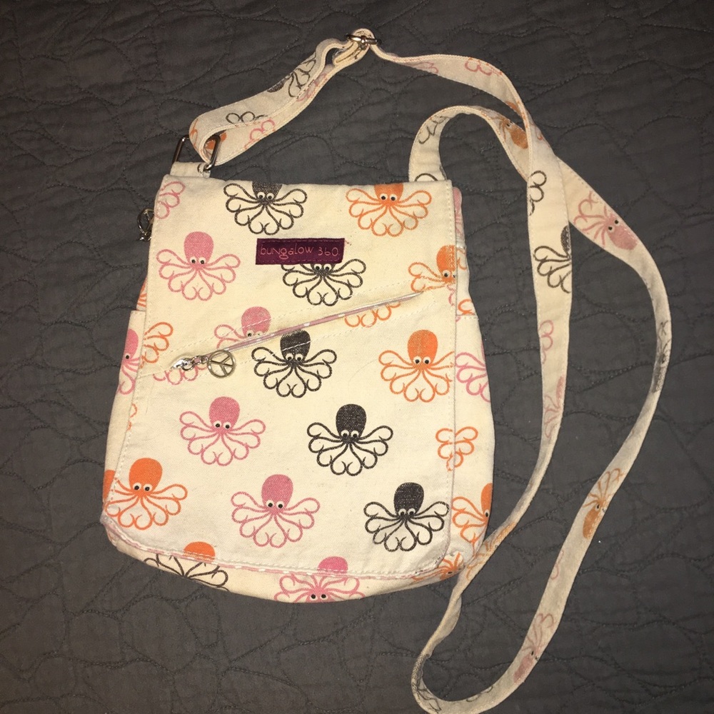 Bungalow 360 Octopus Bag